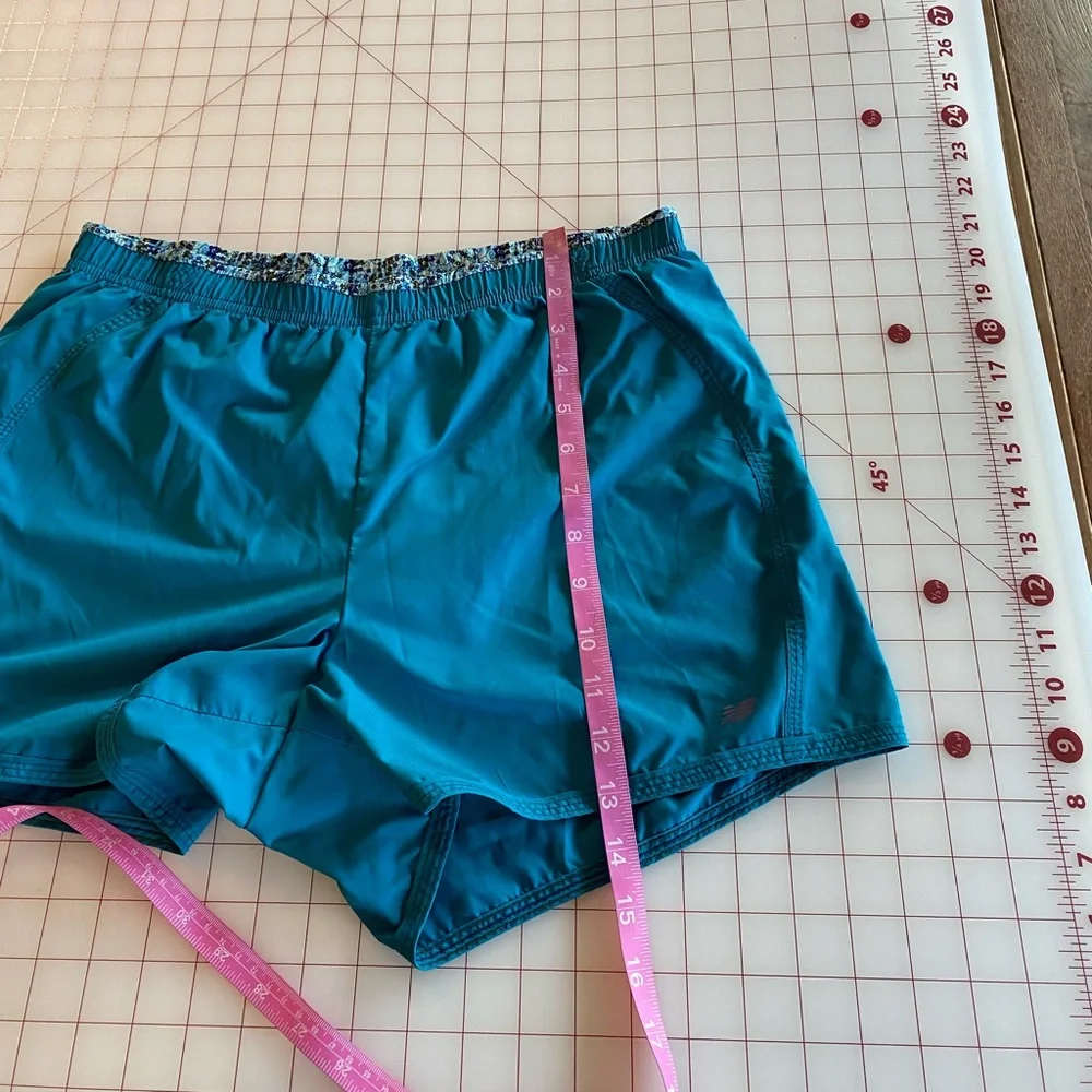 New Balance women’s turquoise blue floral athletic running shorts size medium